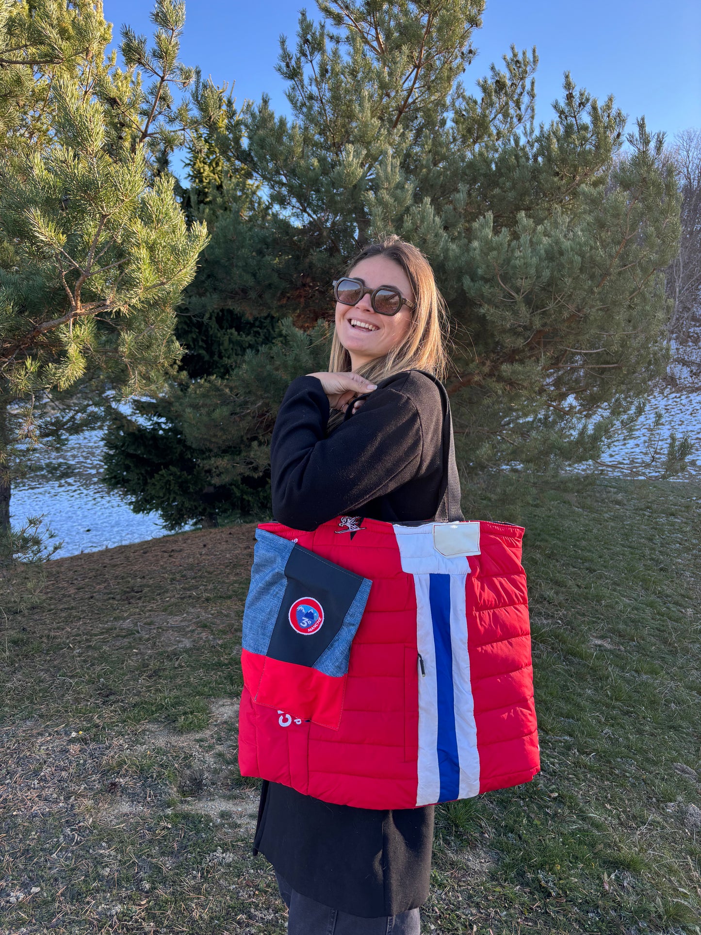 Cadeaux de Noël durables et originaux
Idées cadeaux éthiques pour les fêtes
Offrir un sac upcyclé pour Noël
Sac cabas chic et écolo pour Noël
Présents de Noël recyclés et made in France